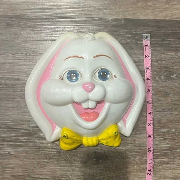 Vintage plastic bunny face wall hanging by great American fun corp - Picture 8 of 8